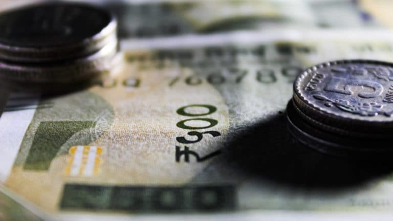 RBI opens doors for banks from 18 countries to trade in rupee