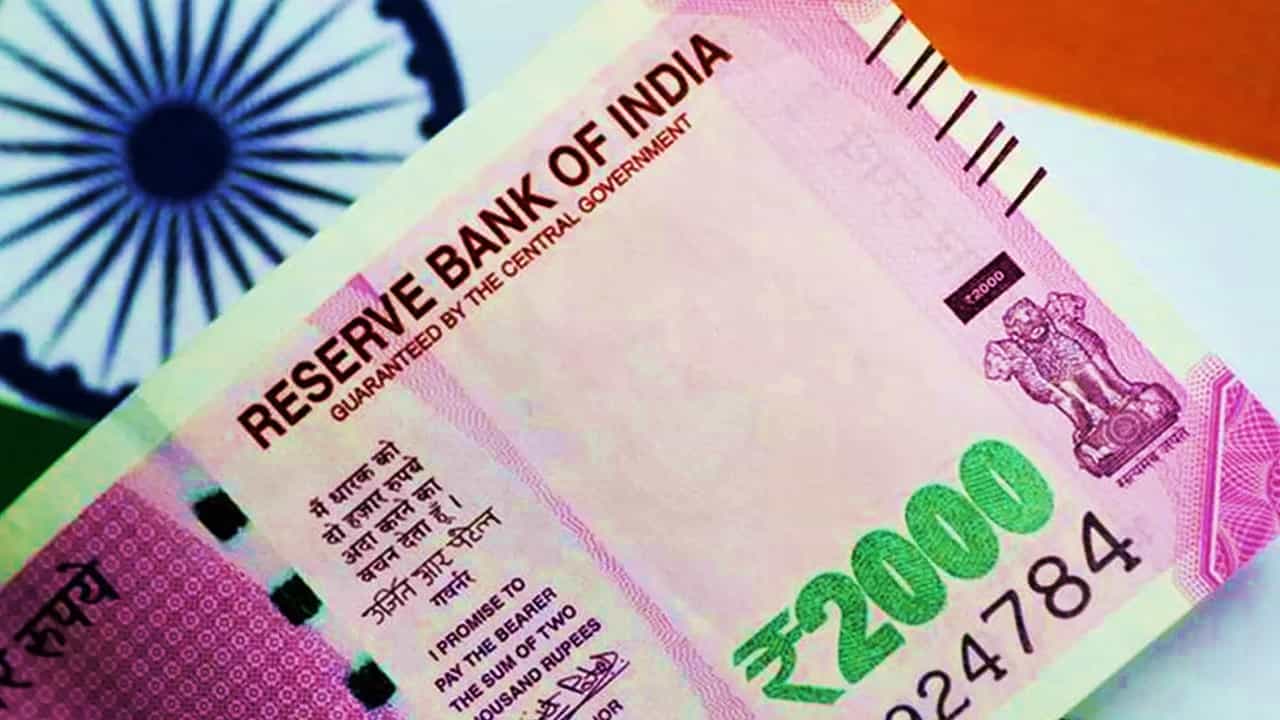 Breaking: Do not crowd Banks to change notes, People have 4 months time: RBI Governor