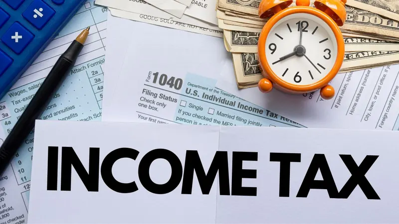Income Tax Department Seizes Rs. 50 Lakh Cash from Vehicle in Hathras