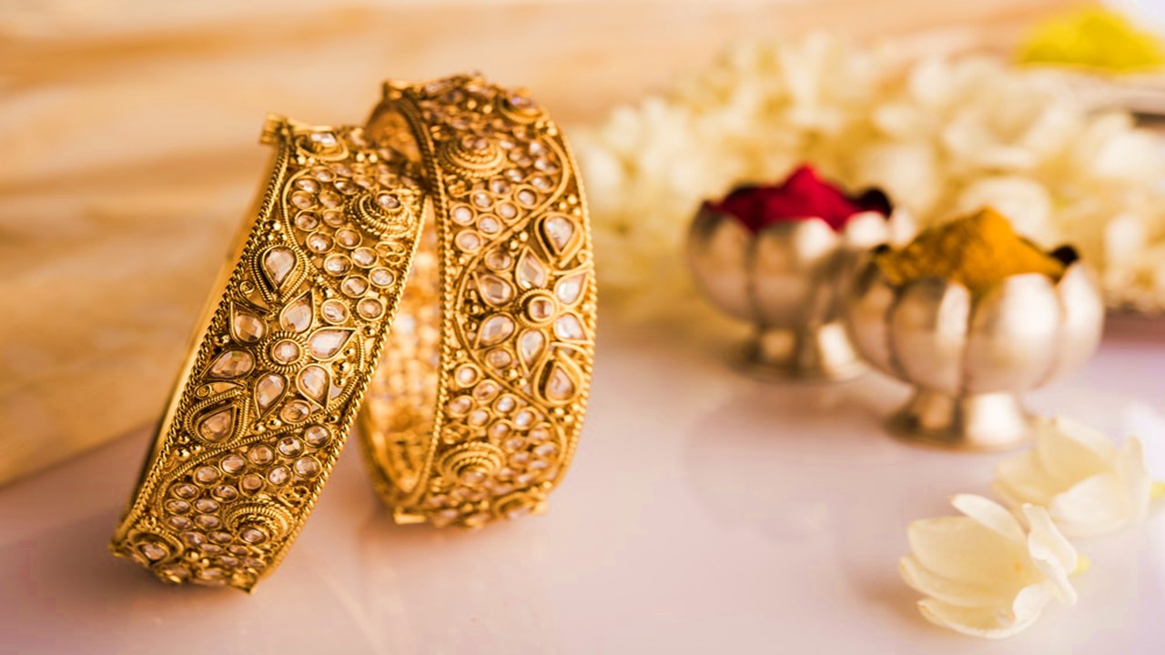 GST Council to consider making E-way bill mandatory for gold & precious stones