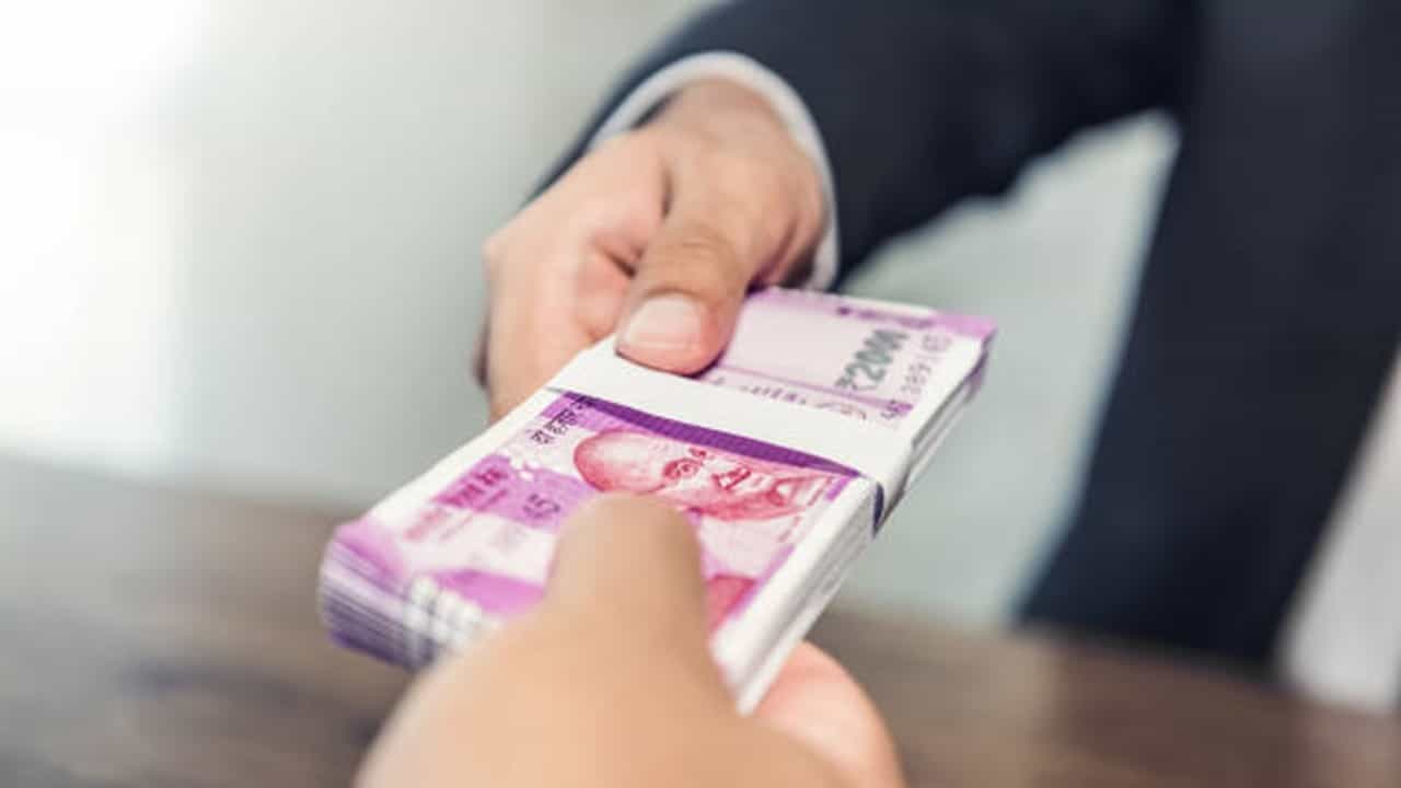 Section 269SS not applicable on cash loan taken by assessee from his brother and mother: ITAT