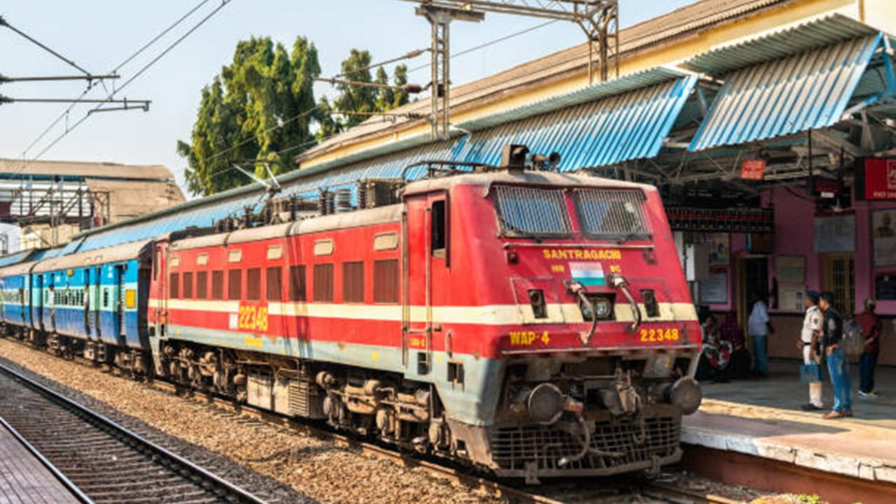 2 Railway Officials arrested by CBI for Bribery case; More than Rupees One Crore Recovered during search