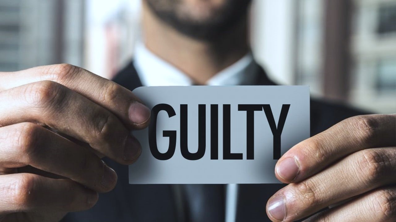CA who gave gold chain as referral Fees solicited his work, thus guilty of professional misconduct