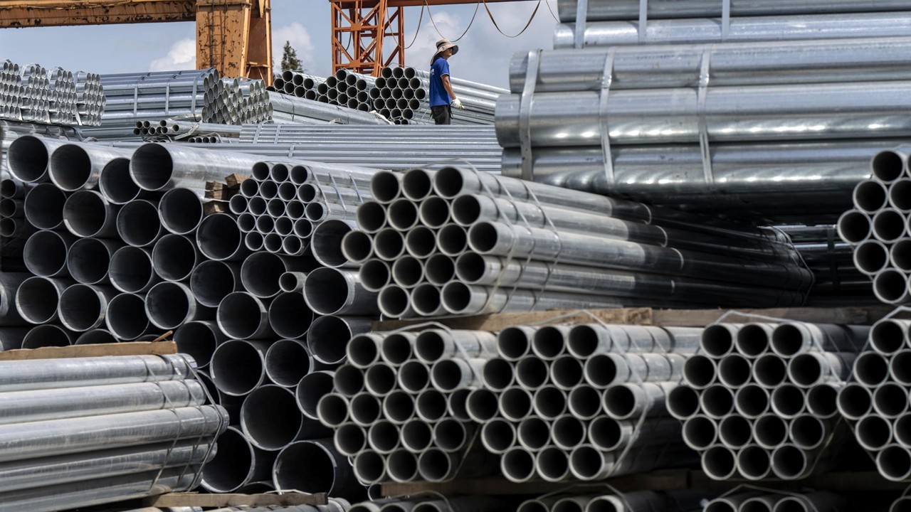 Government imposes 12% safeguard duty on steel imports [Read Notification]