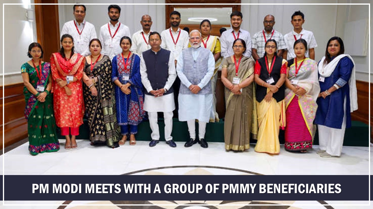 "Don't Worry, Income Tax officer Won't Come": PM Modi Jokes with a Mudra Yojana Beneficiary