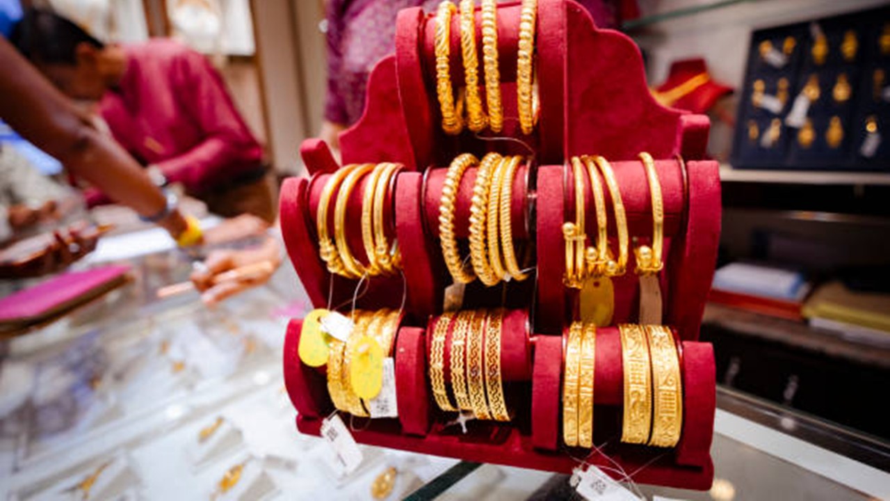 Delhi HC Rules: Seized Gold Is Not Automatically Returnable After 120 Days